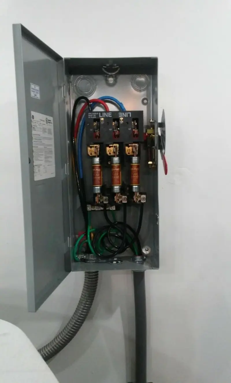 Three-phase disconnect switch installed for Smoke Detector Installation in Roy